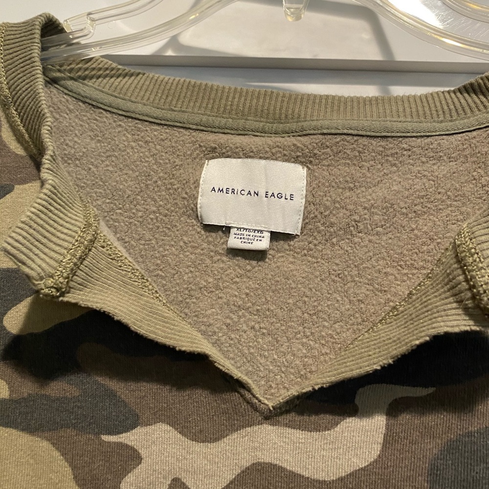 Cropped Crewneck - Picture 2 of 4